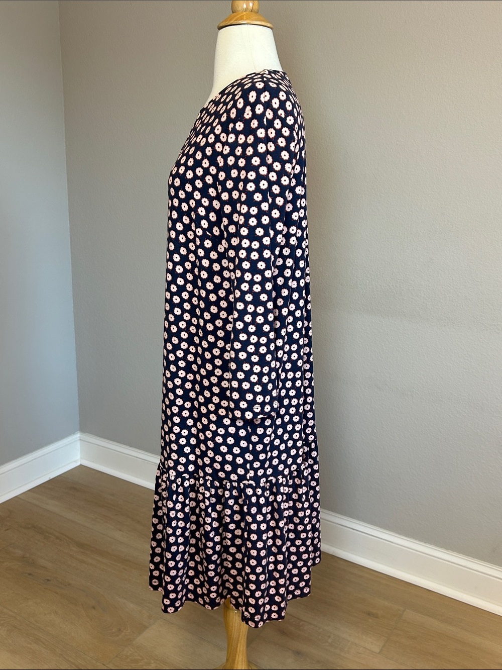 Boden Selena Jersey Knit Dress Size US 8 R Floral Navy Keyhole Neck Peplum Hem - Picture 5 of 16